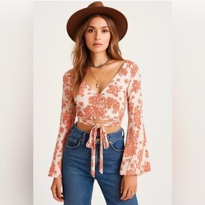 Solemio Bell Sleeve Crop Blouse Orange White Floral Medium Bare Back Y2K 90's